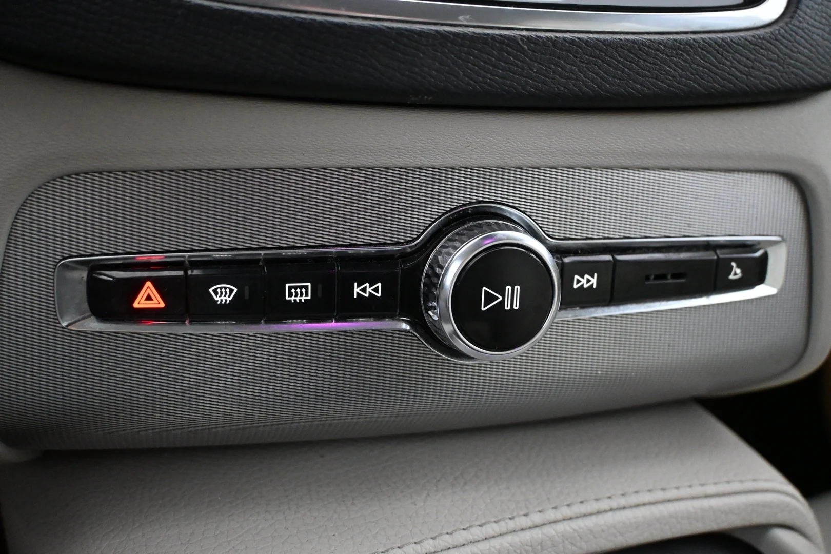 Car Image - 42MOx87zFAZFzofnKQYz5i