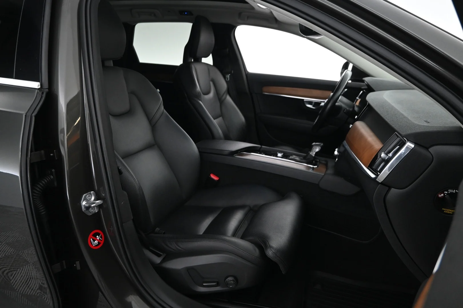Car Image - aCcdcAkfromRvNpQ3EJvK