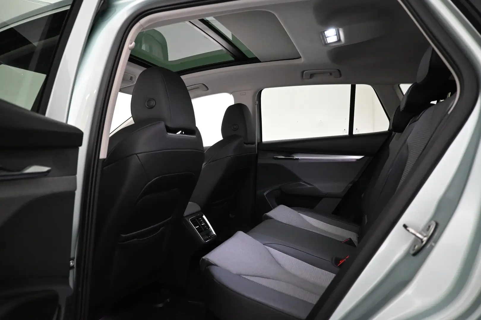 Car Image - TdXmtD8o5VZ0e3lbEPxZ3