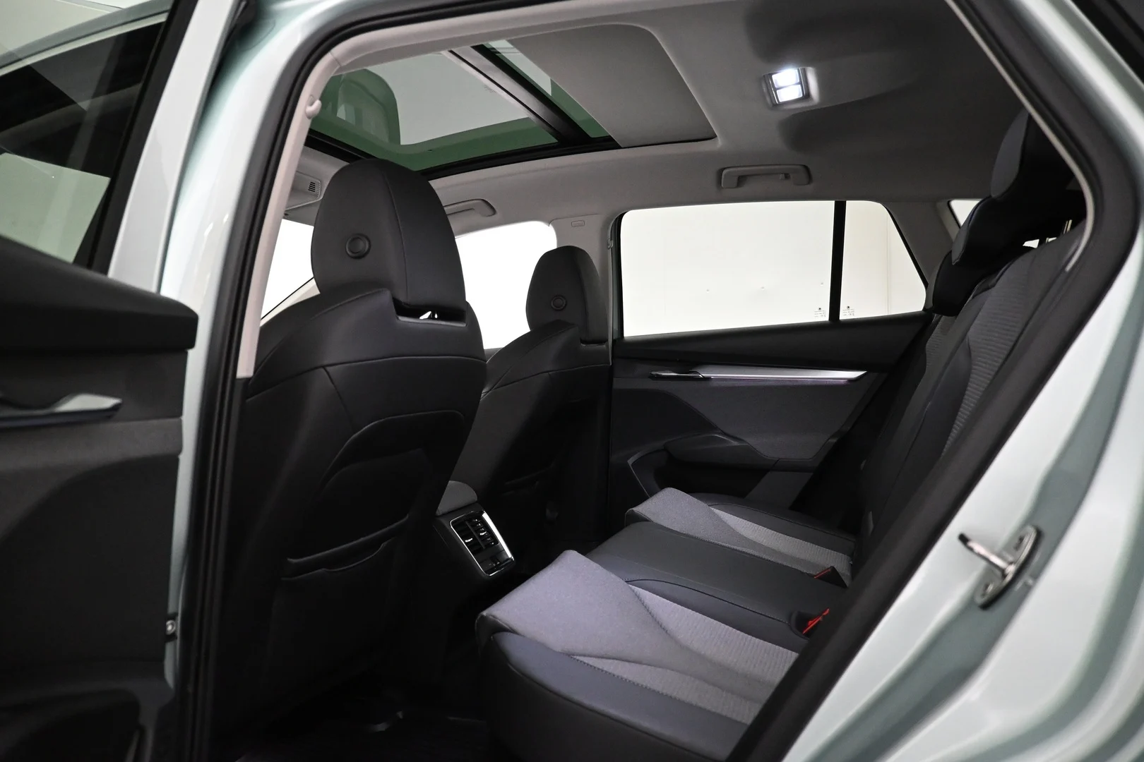 Car Image - TdXmtD8o5VZ0e3lbEPxZ3