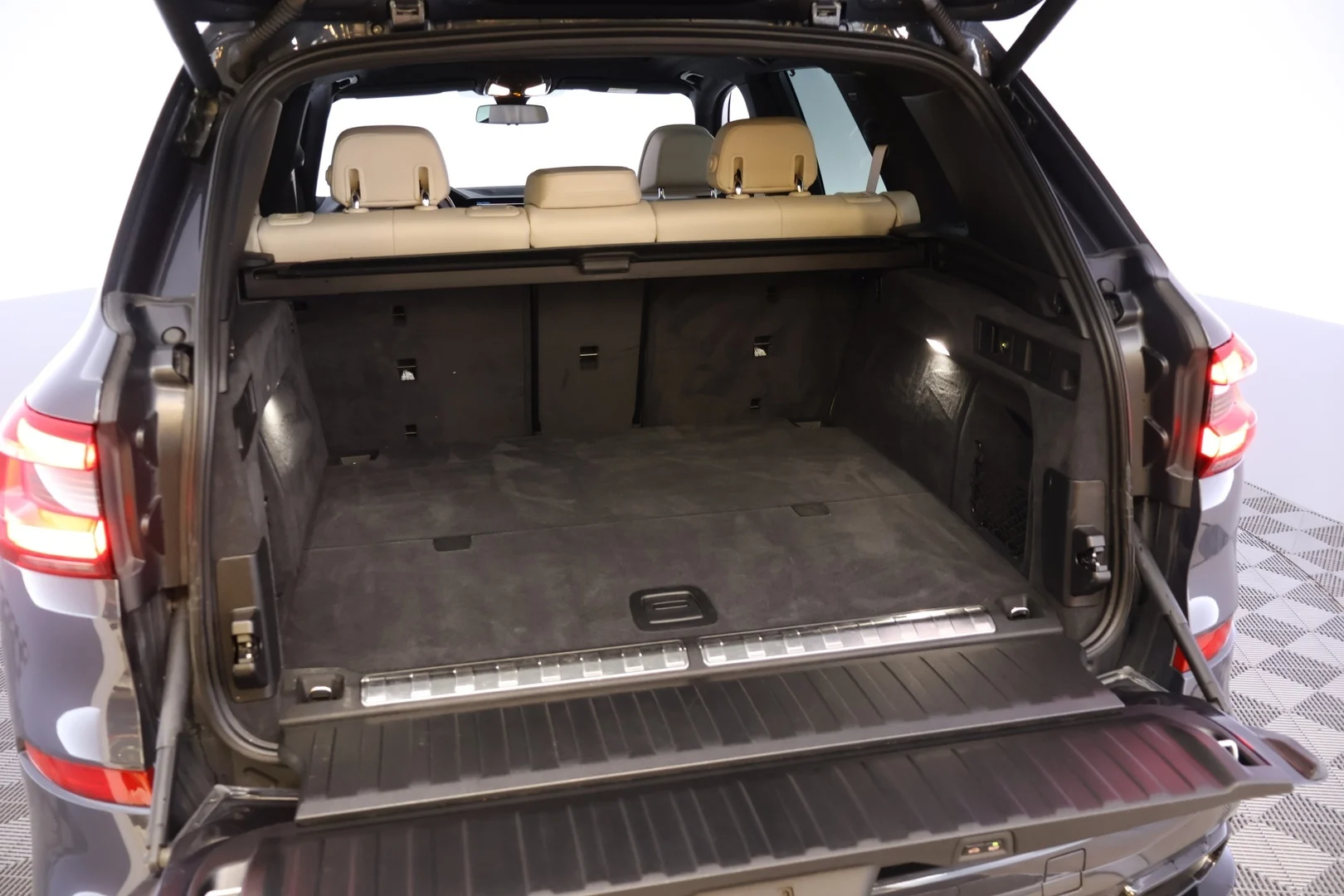Car Image - 3GdM2d0429dIW2RAhNJqf7