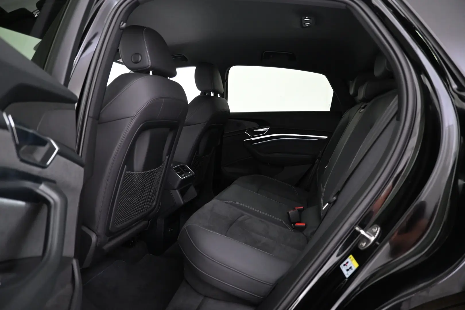 Car Image - 4X8xLnQ8QUtD80XSZg9J3k
