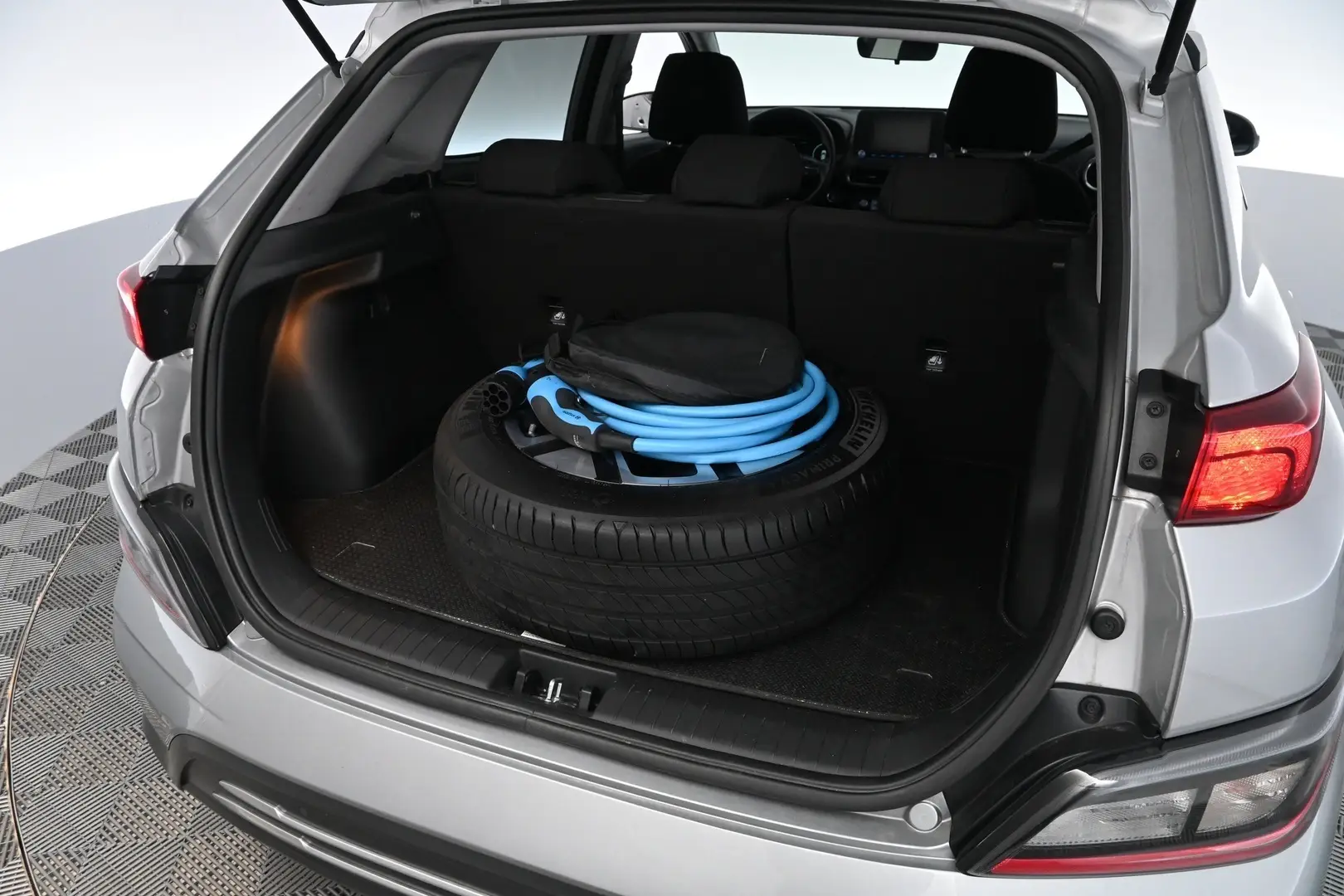 Car Image - 2CzuvYEEXWqhQ7YwKHkIqg