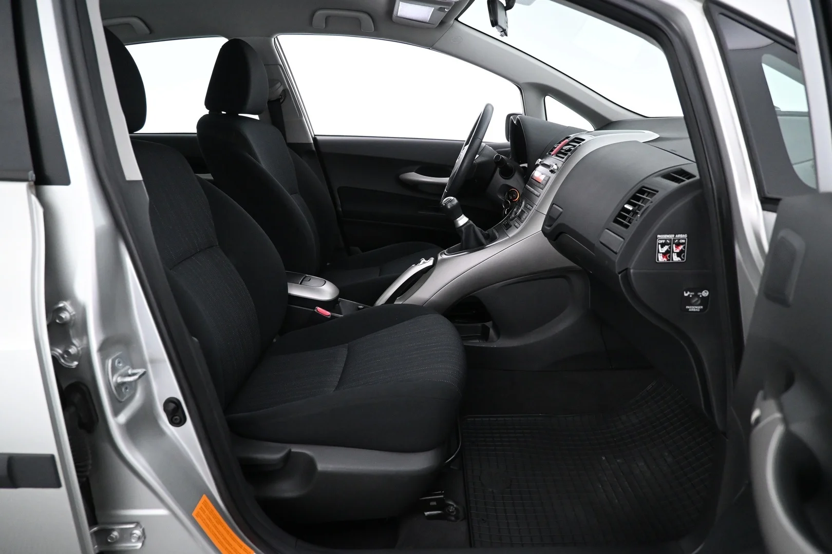 Car Image - 2iZ7bklGFdwb69Oa2PWwR4
