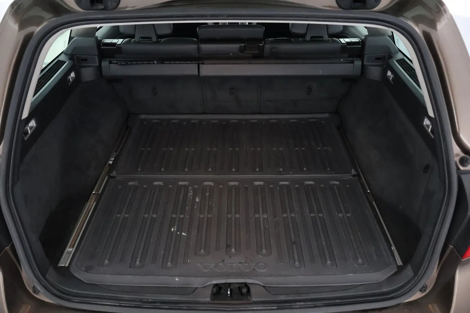 Car Image - 3PwO9ughuMdR1iicjuxD4q