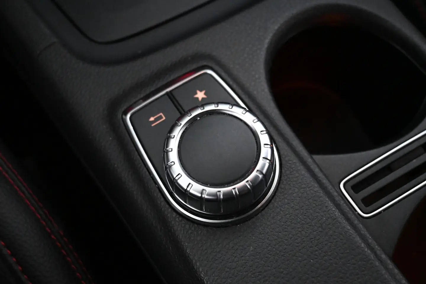 Car Image - 2uBU0KIcKFXFwSIt7KT4S6