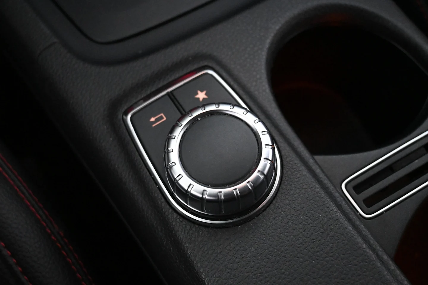 Car Image - 2uBU0KIcKFXFwSIt7KT4S6