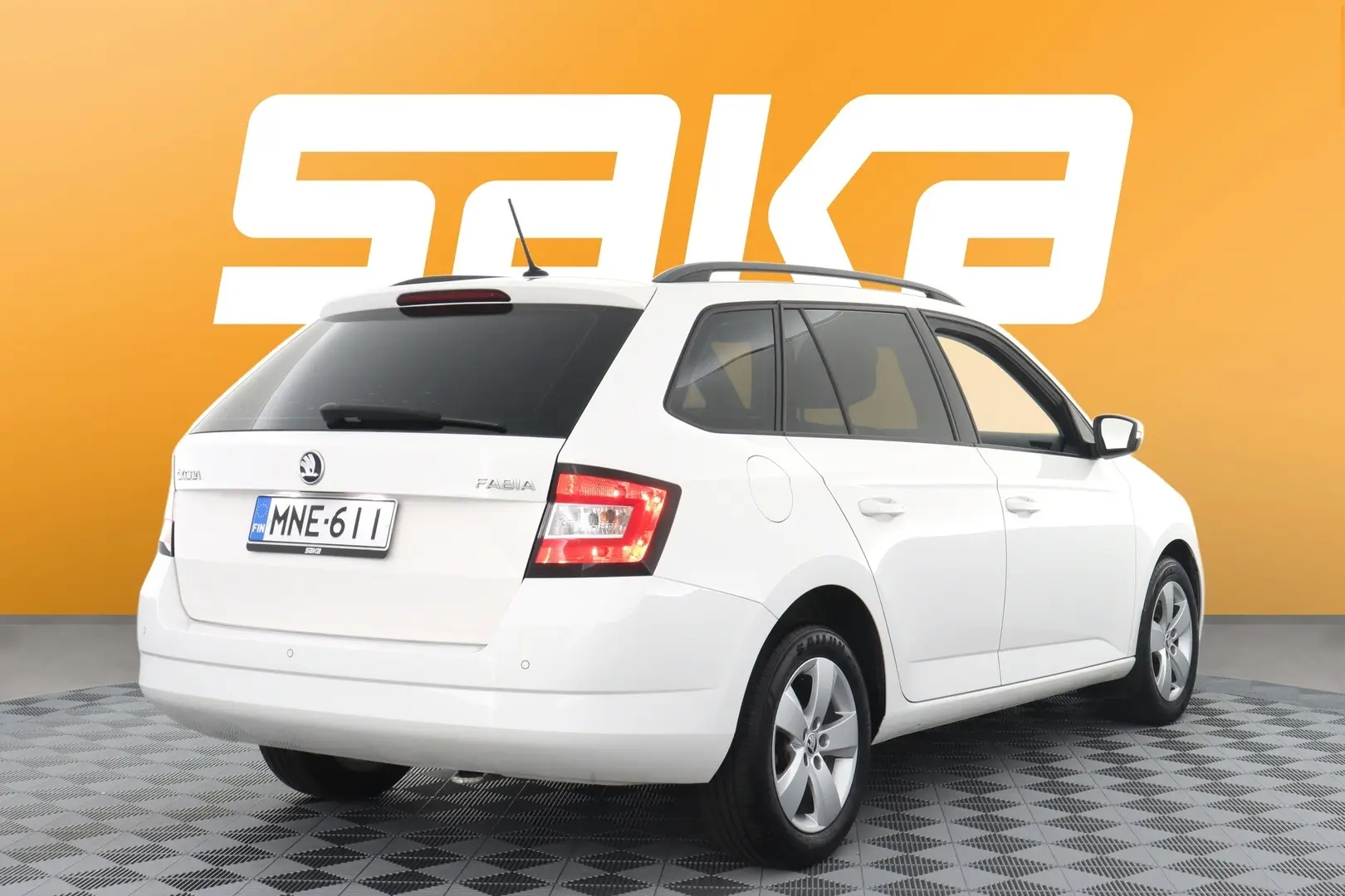Car Image - 4uIGPJ7GUXjQOdWlKesXcy