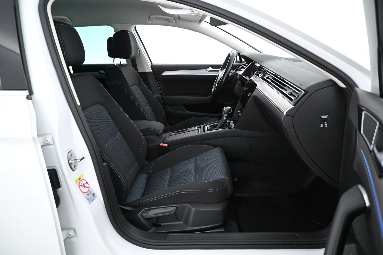 Car Image - 2j3RH7YQNbiyu4W6Z30362