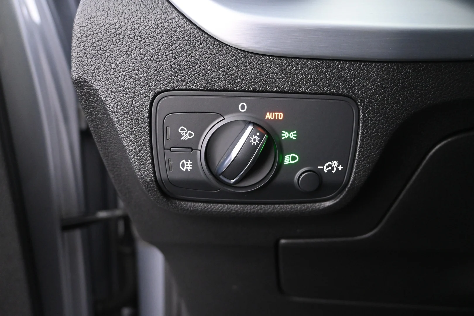 Car Image - XWwBGPBwsnWUfvbqR3xn0