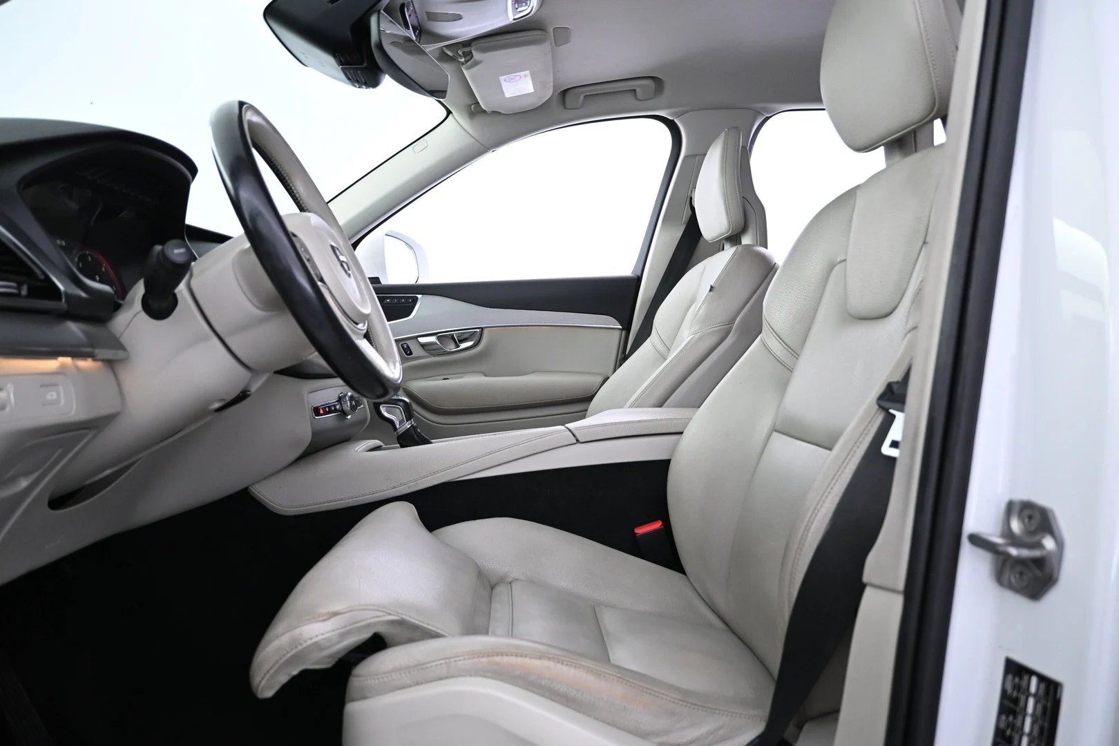 Car Image - 42MOx87zFAZFzofnKQYz5i