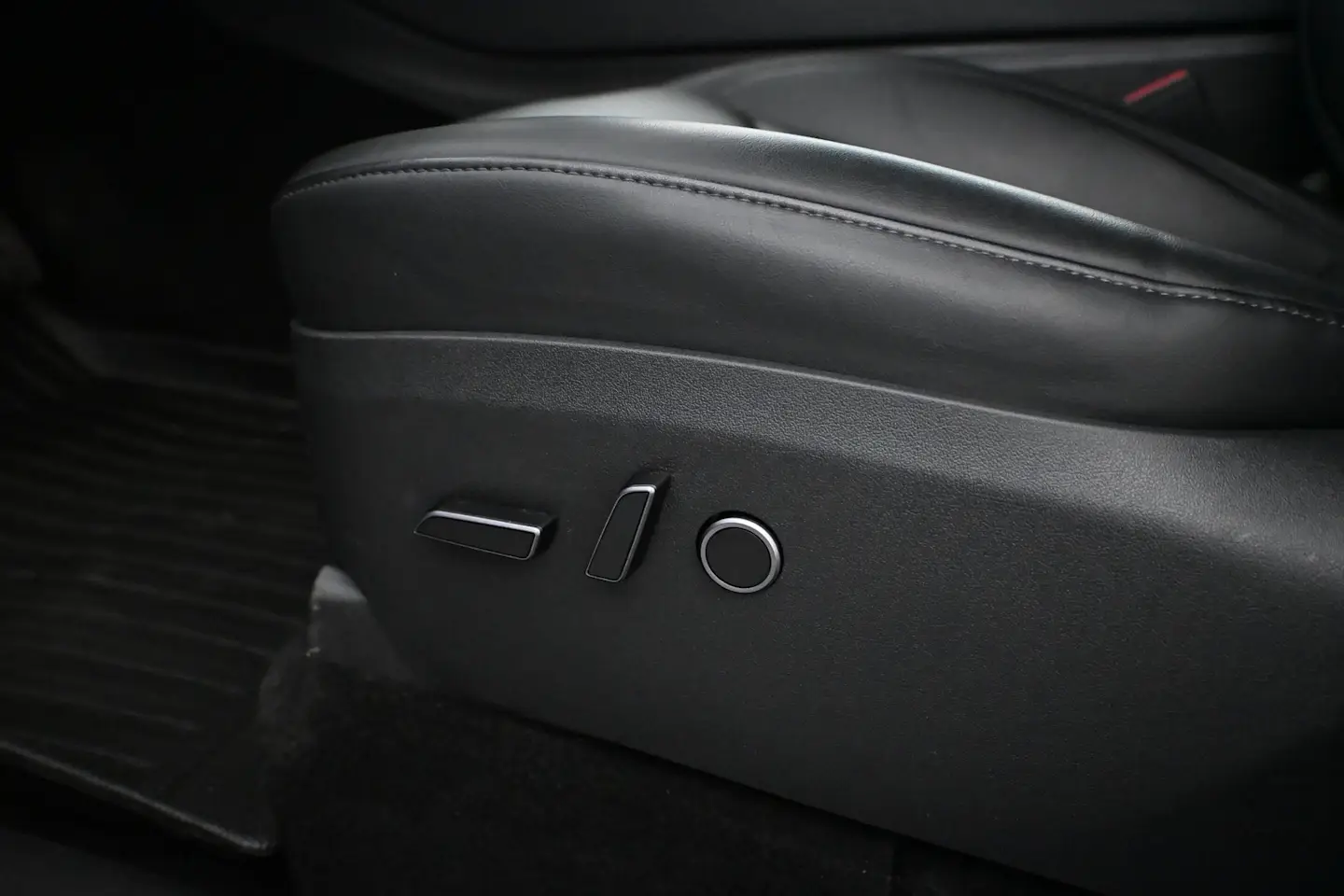 Car Image - 5wMQvMc60y3vtZZdrCBm33