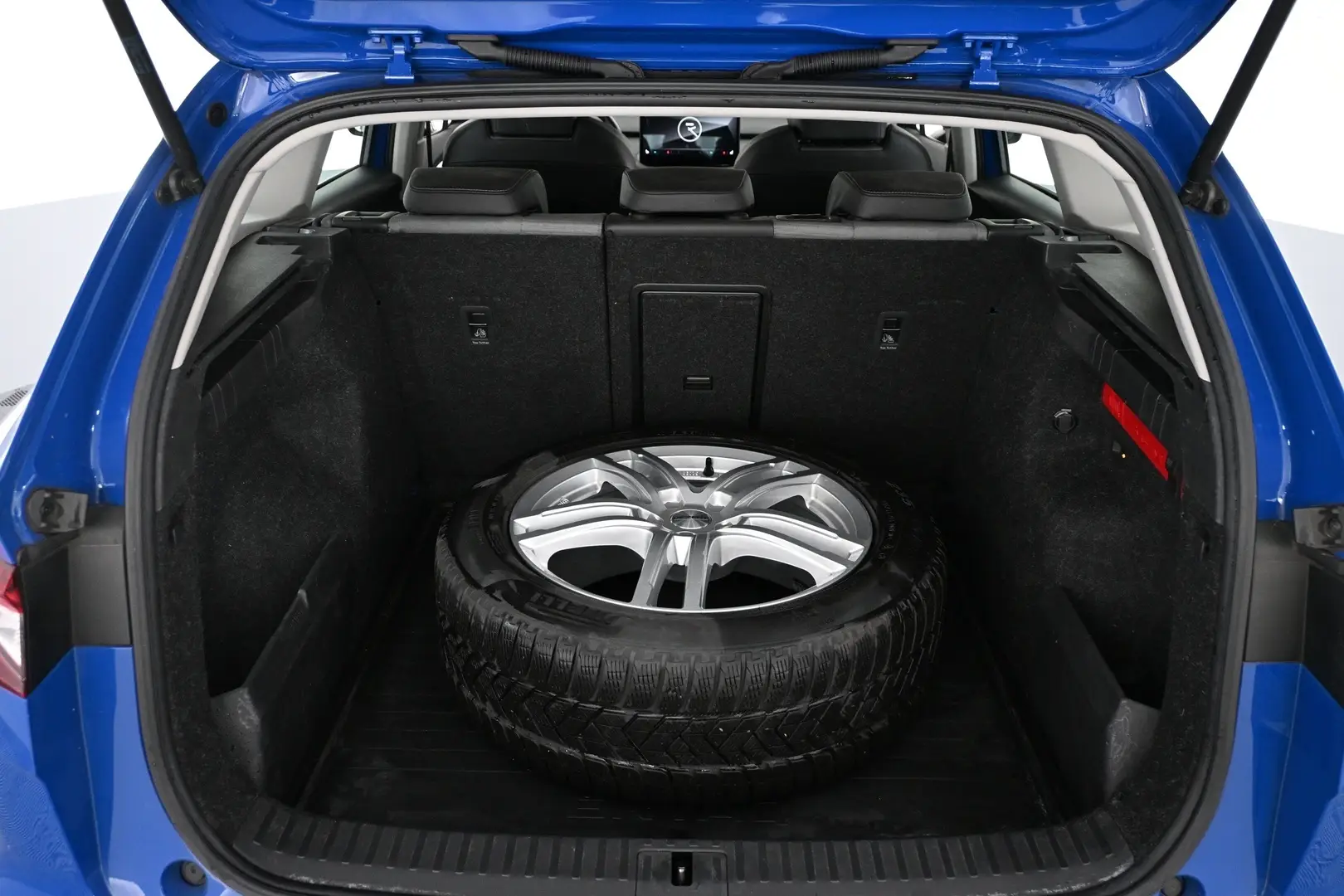 Car Image - 6QmjcAPWgYFlFawR7Aaz8s