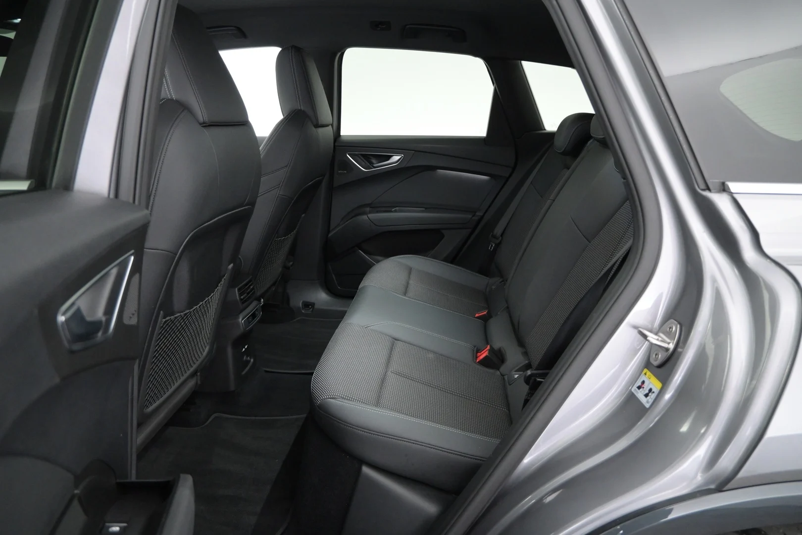 Car Image - LaDA1ZLgd21OJMZKhtWnL
