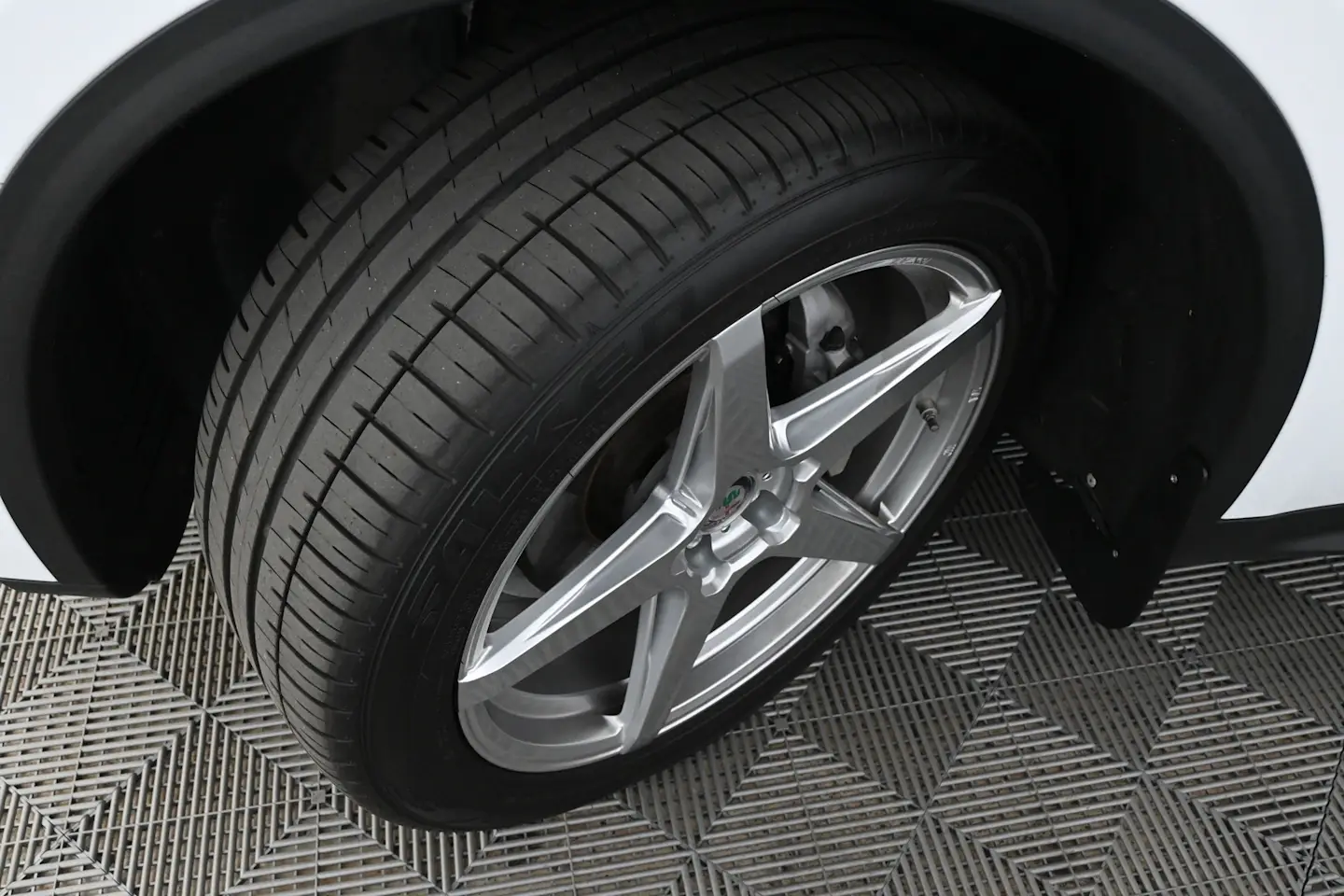 Car Image - 4Ge4Ri8XGkDMDgJoeSroFw
