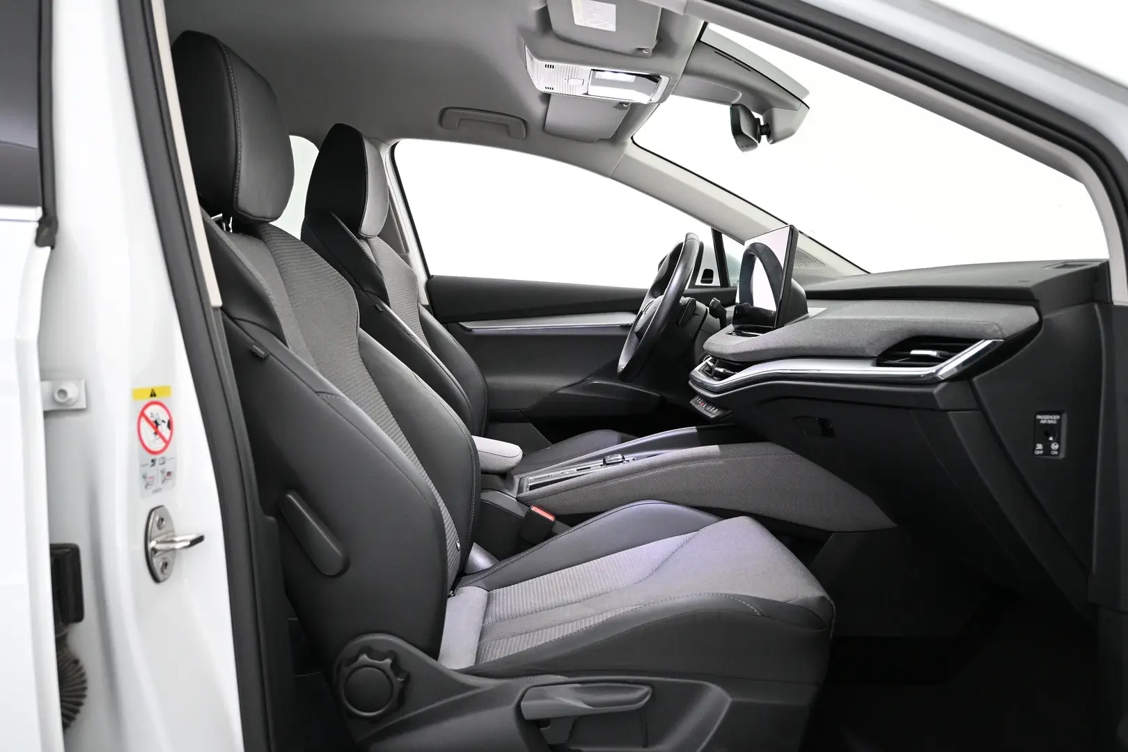 Car Image - 3b6N6TkxRVyVOzzWUcoWb6