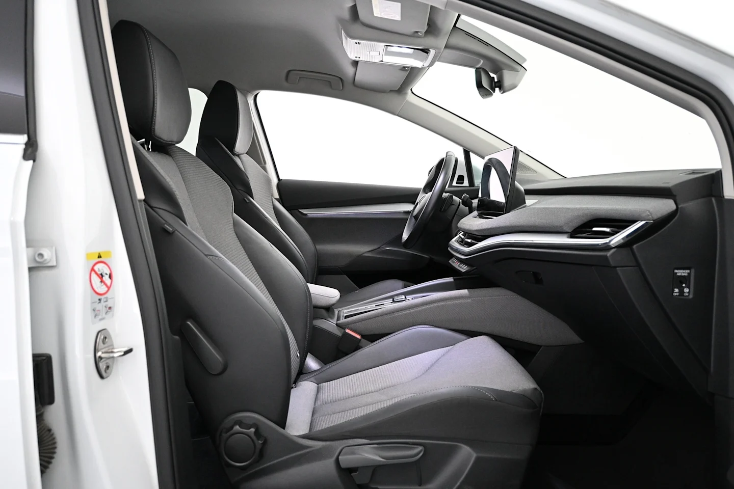 Car Image - 3b6N6TkxRVyVOzzWUcoWb6