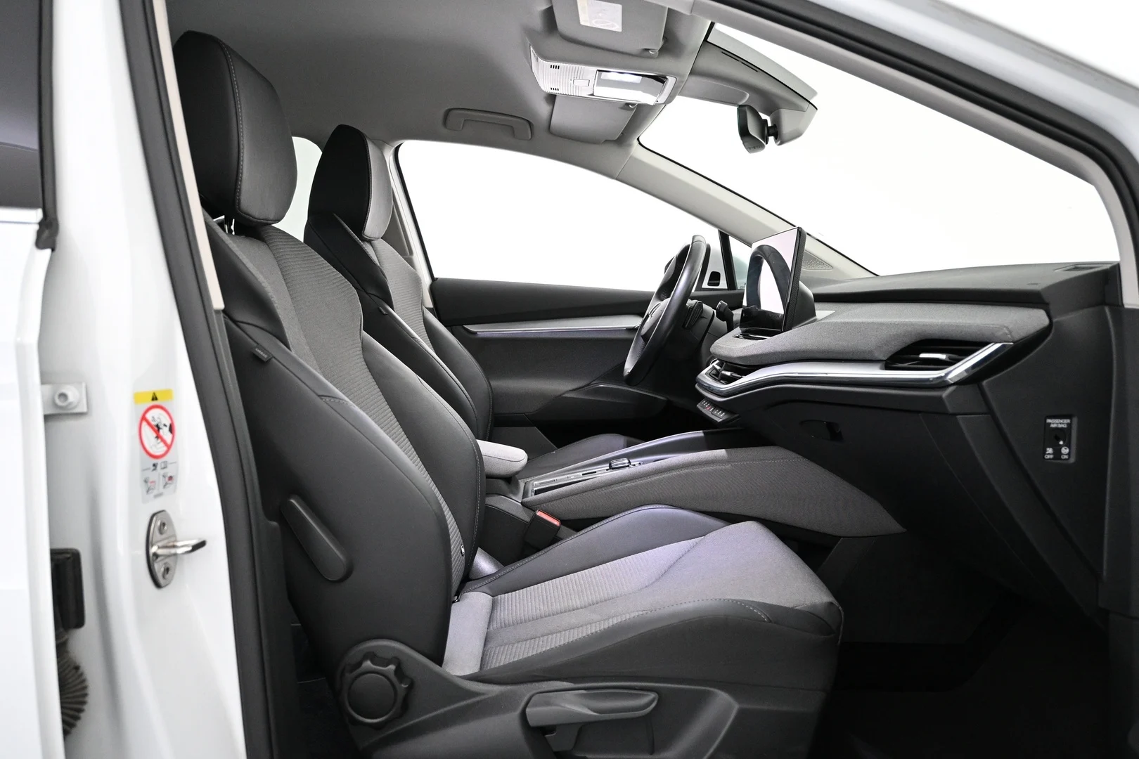Car Image - 3b6N6TkxRVyVOzzWUcoWb6