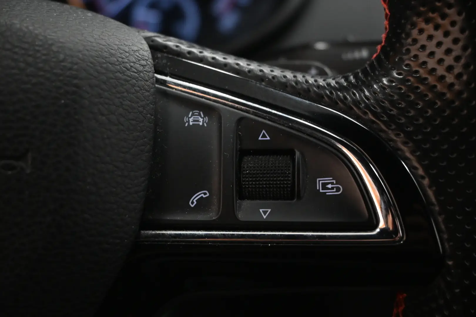 Car Image - 5H5xdlsxe7MTgPO8q6bJ3y