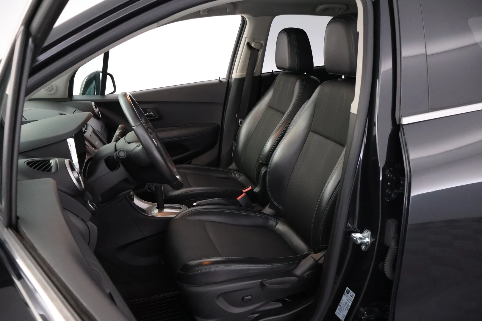 Car Image - 3yjVzNmhzm6o9k94Efhlq2