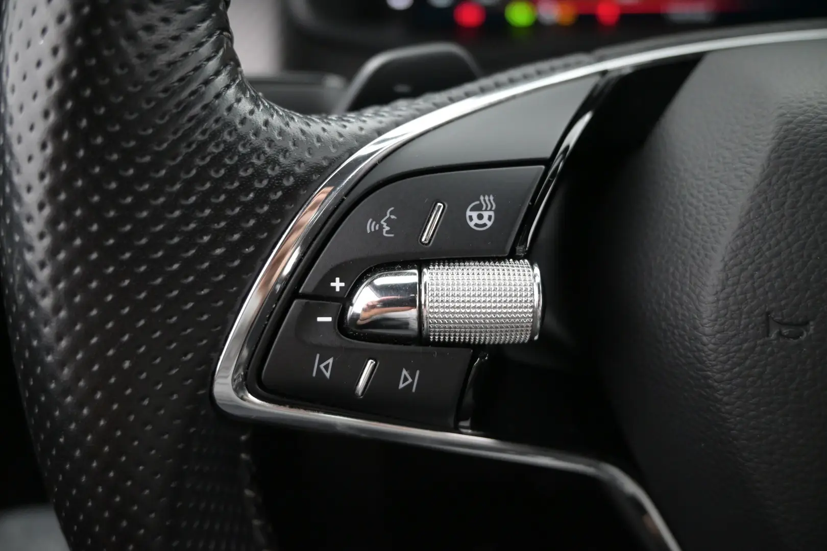 Car Image - 5Q7TPXnHgjJXTB5Whzotox