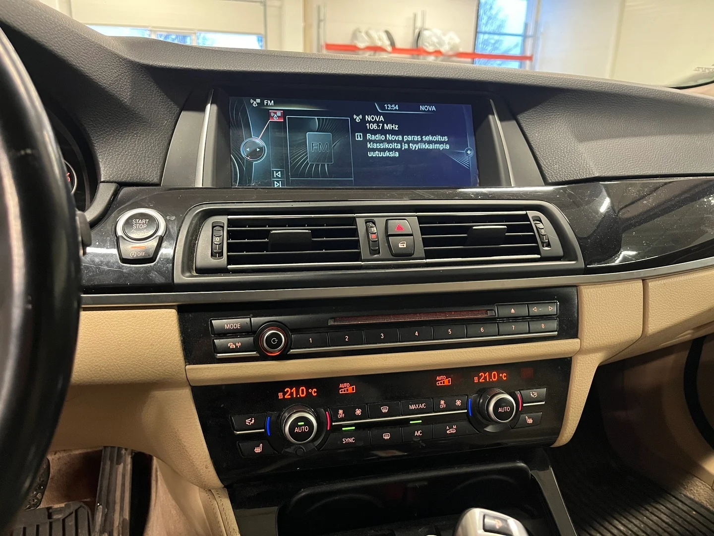 Car Image - 2fN4NNXbVUr76pgsiomLPx