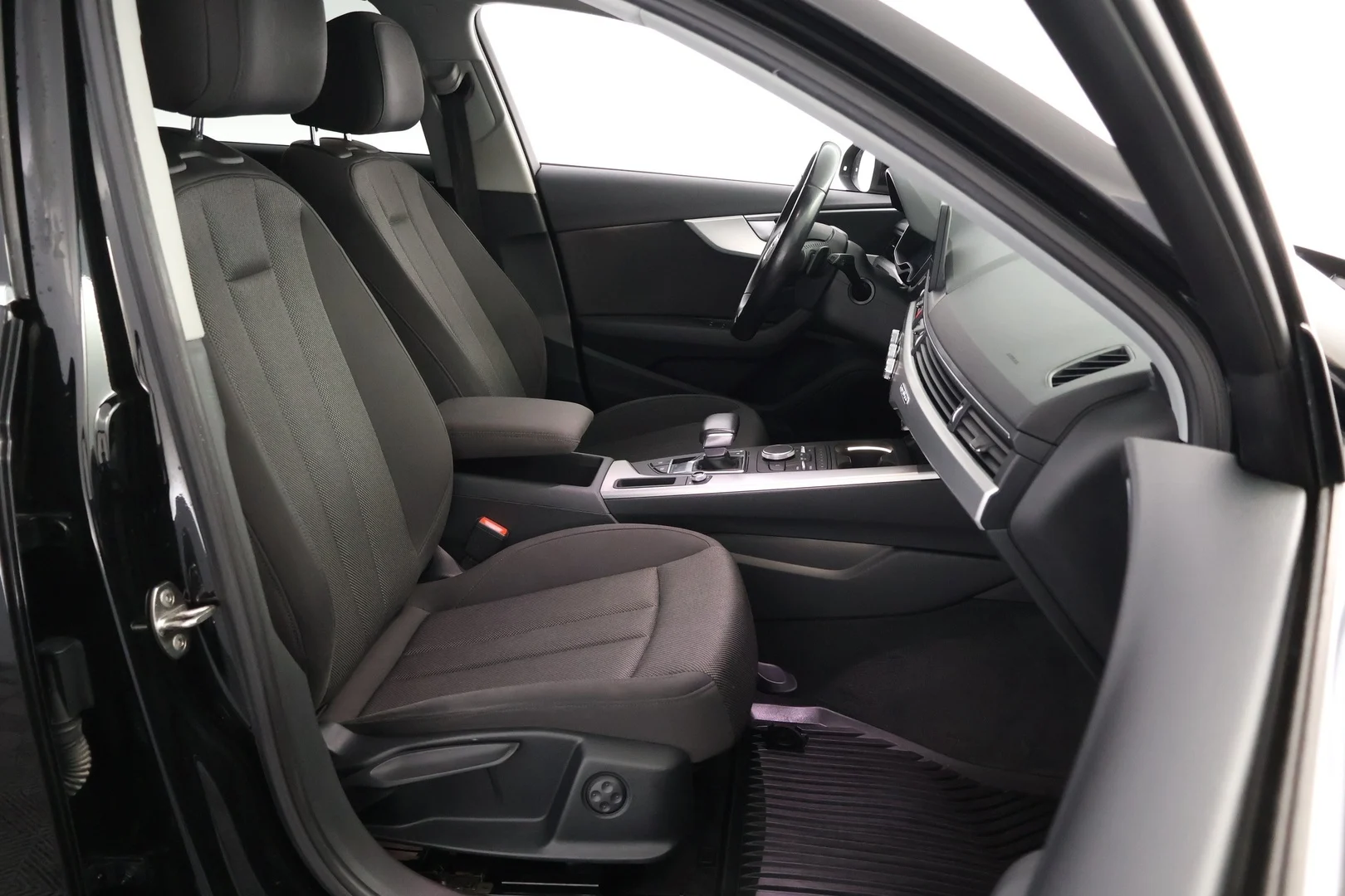 Car Image - ZFoNA7uoi1W0VLLggmUvd