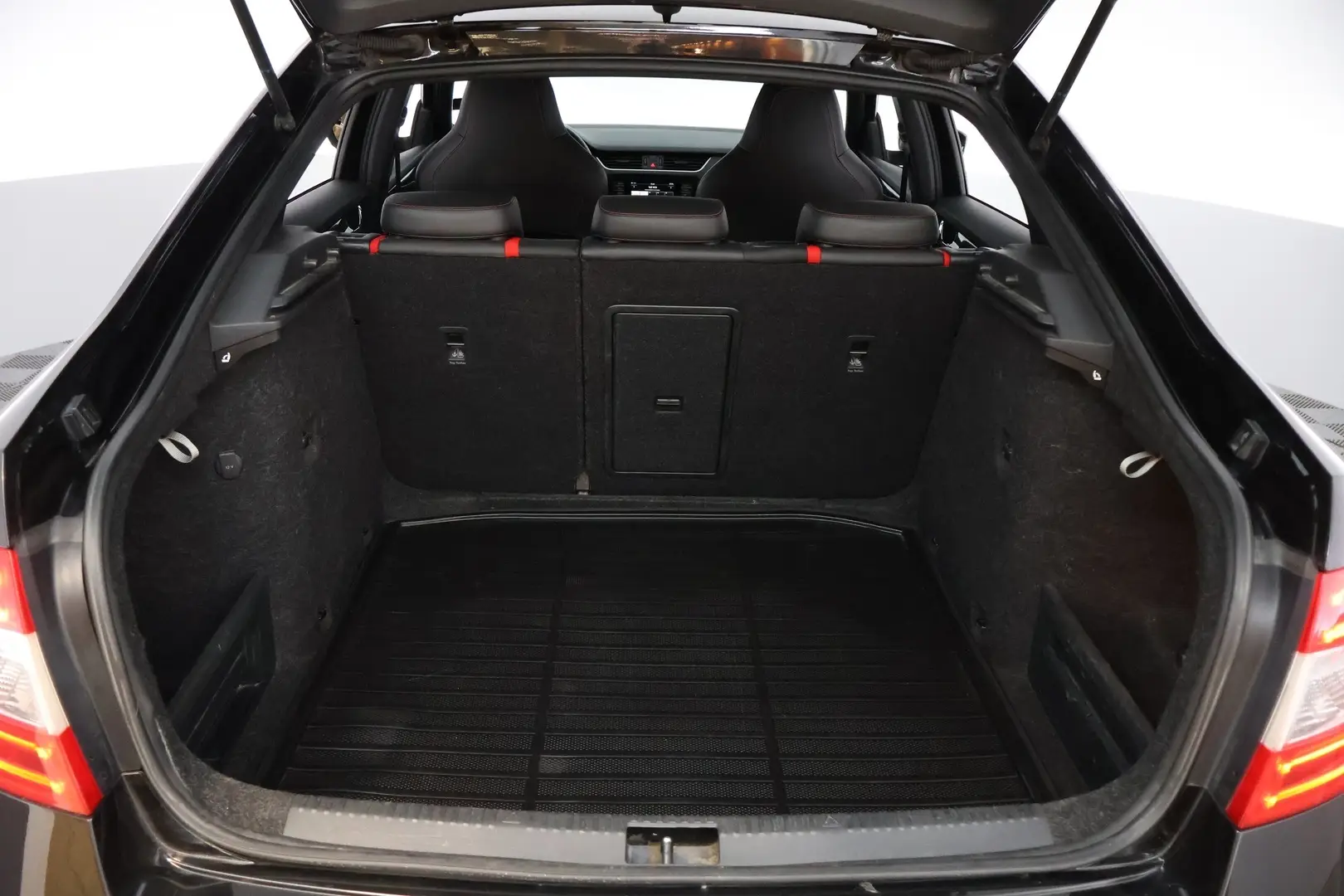 Car Image - 1jdSEFGFNhj0AUrSmadBki