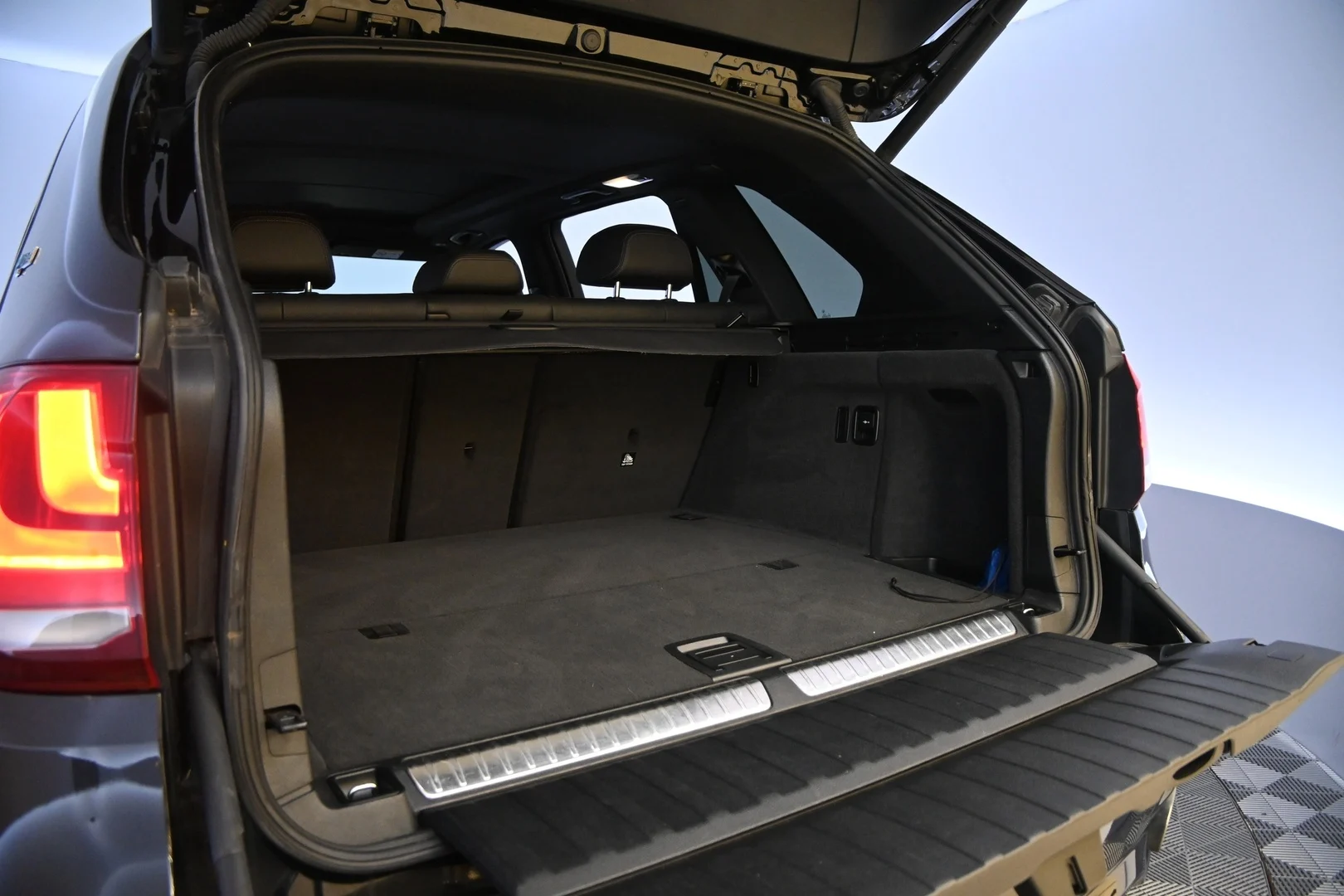 Car Image - HrMvaB3ysVuCkPhBCN8s9