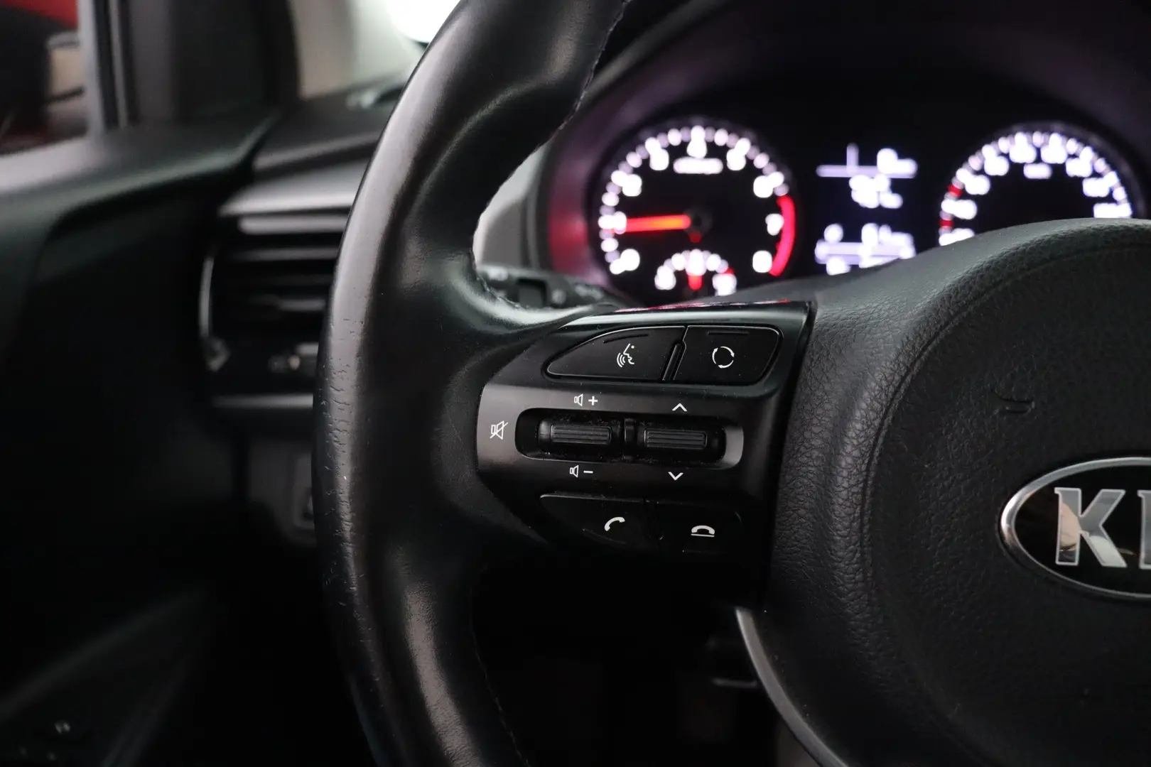 Car Image - 10BI8ddJuoLpCsx9OikE29