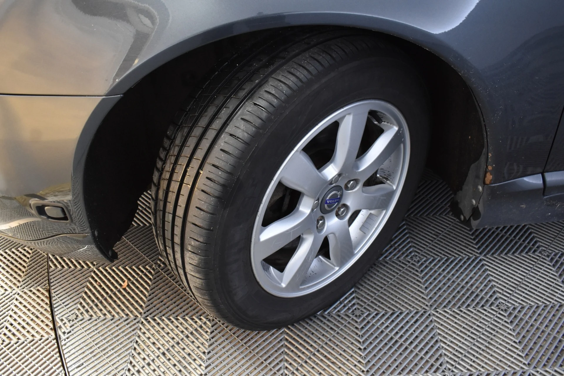 Car Image - 6udBoEwNJnzzocKEvbzfXN