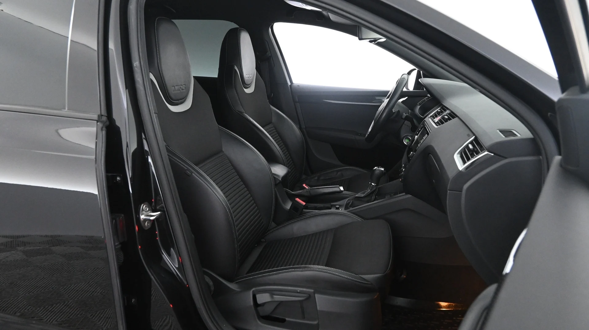 Car Image - 6RiAe7ybm7K2IzxxvSXN7u