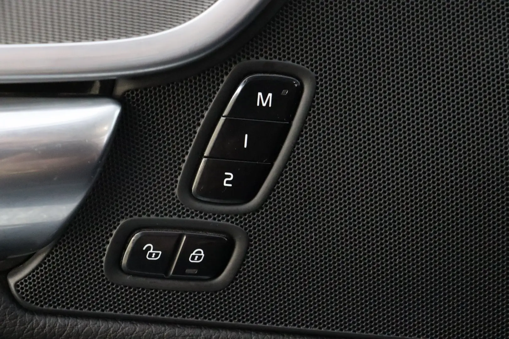 Car Image - 0JA1pmoMp7n2F8bnrVI3S