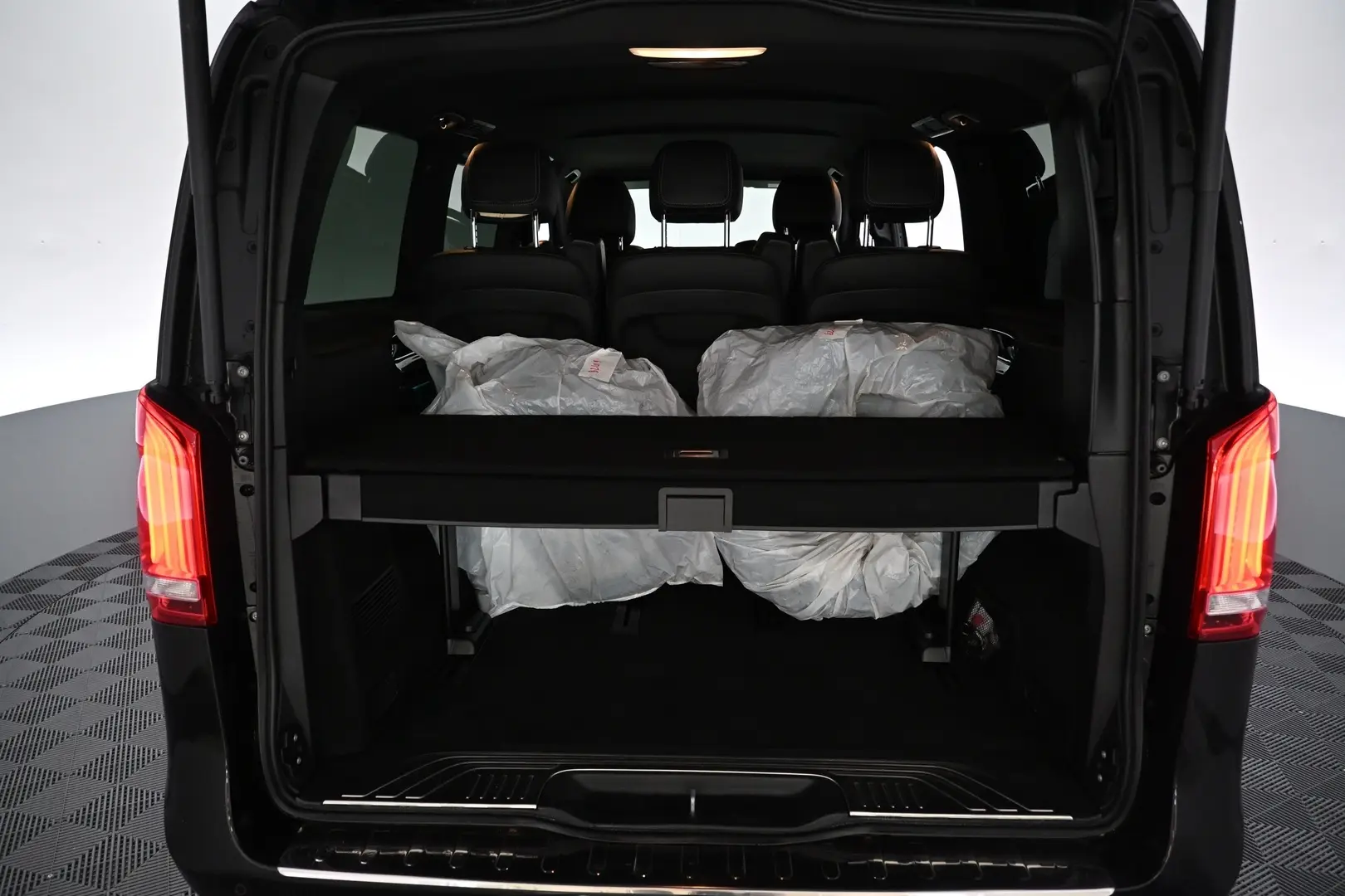 Car Image - 2bHZwrJT33zWL2ksf0Xqko