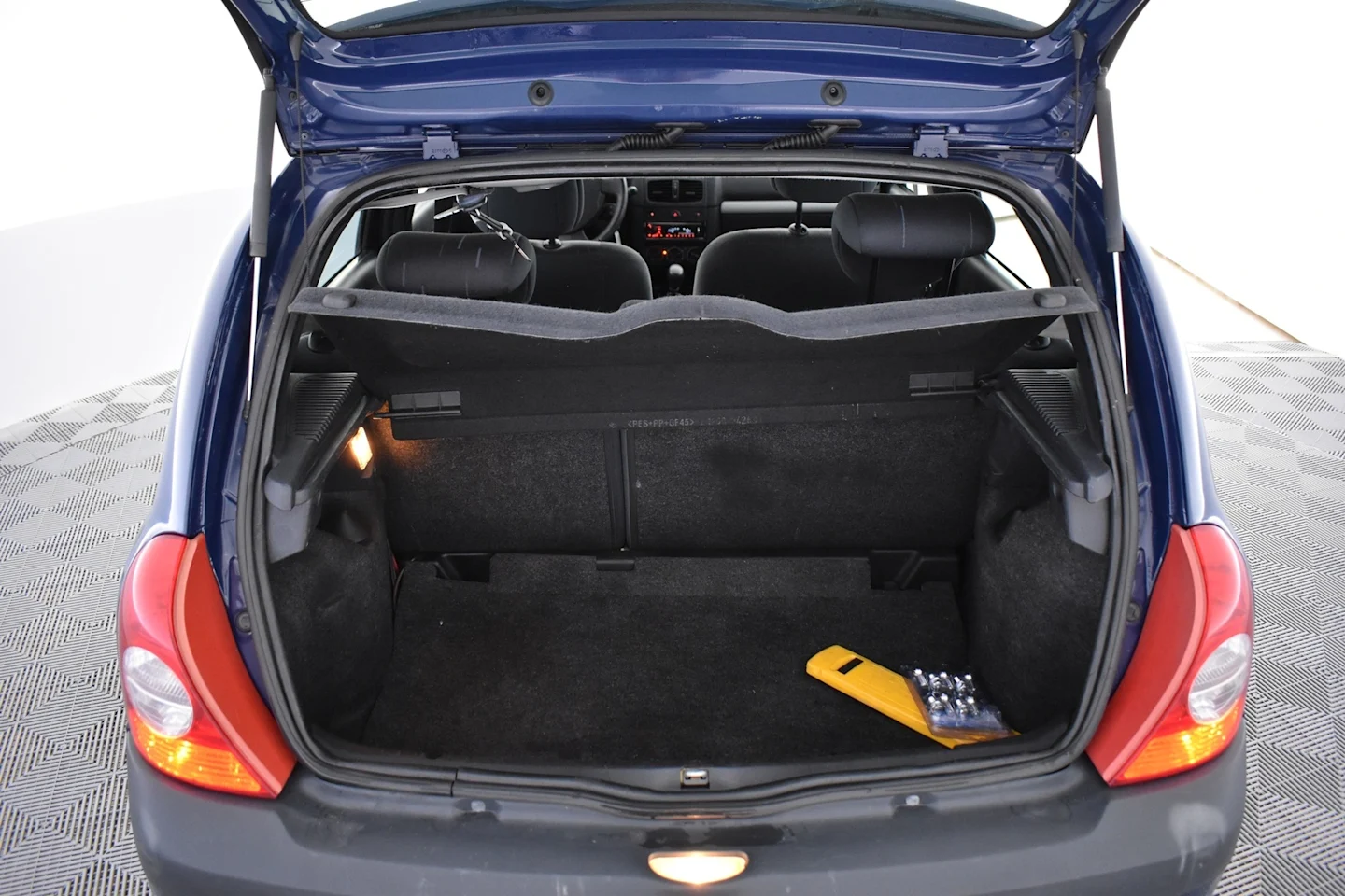Car Image - pSNCjO9sct1ry6aqQIkD5