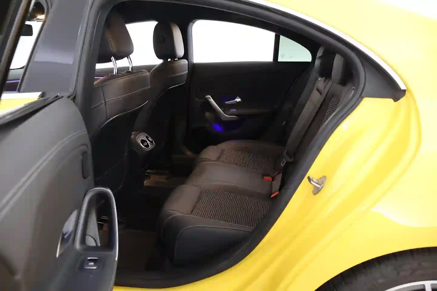Car Image - 5d8V1sNlqx2HomBnT1xPdm