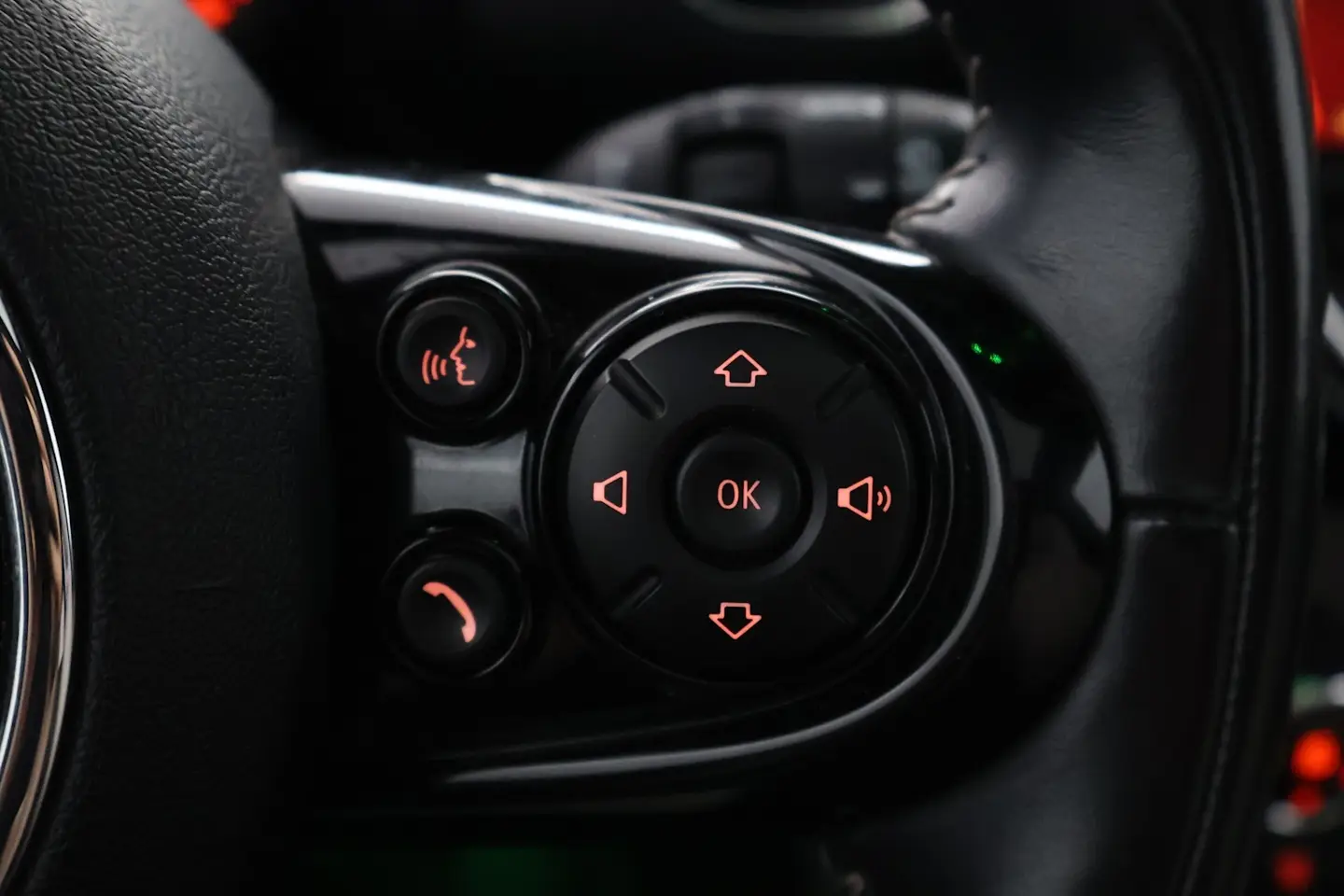 Car Image - 6da26LLYS5MV2oKUA1M9aV