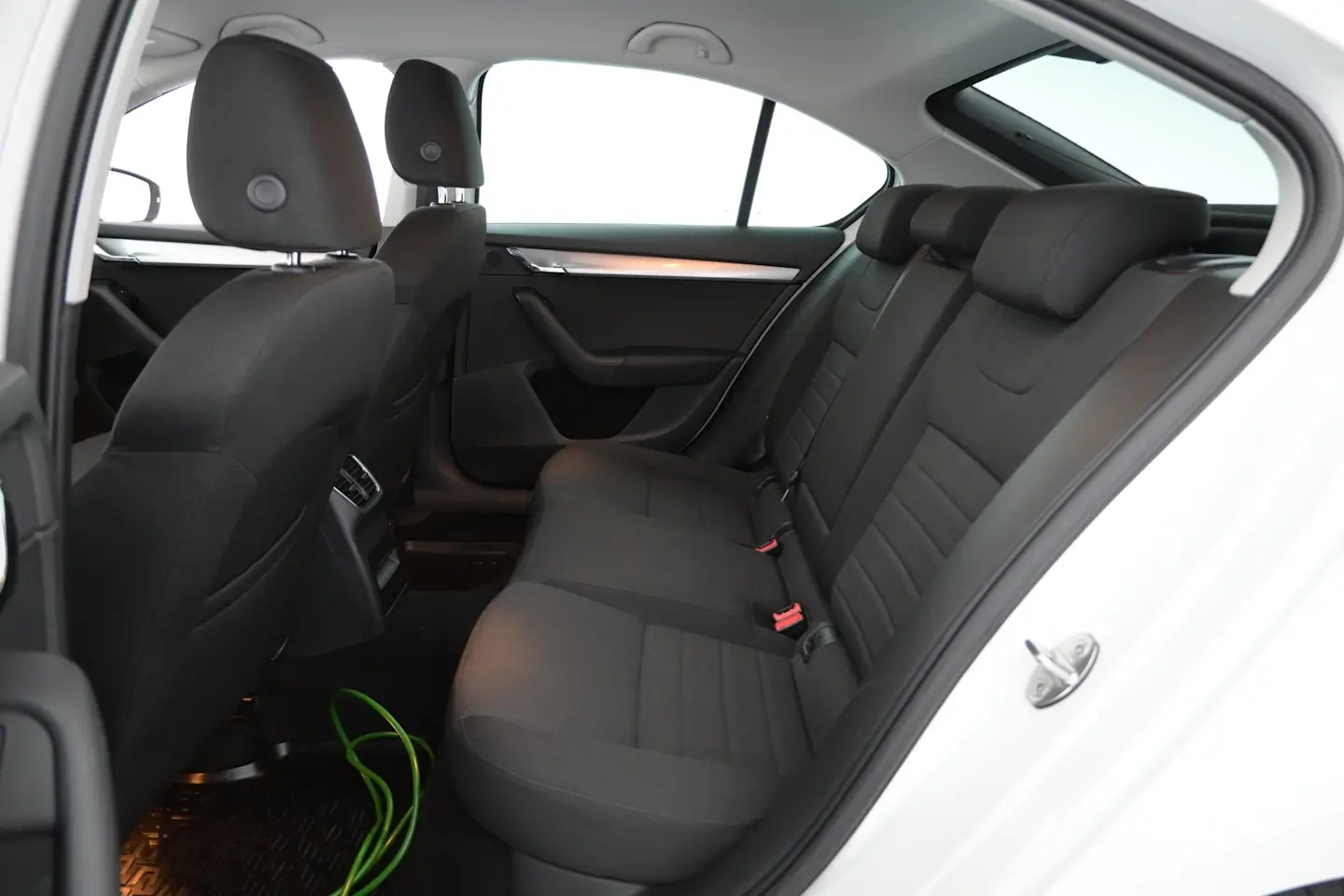 Car Image - 2BawsJ65SxunKi7u7GFmM9