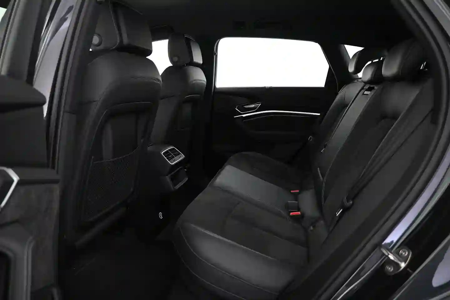 Car Image - 1DVlsTHozufysu1vHwMZIL
