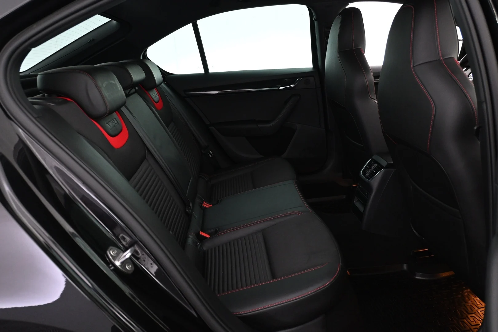 Car Image - 5FqOdjkRpViTDhv3EyY7Av