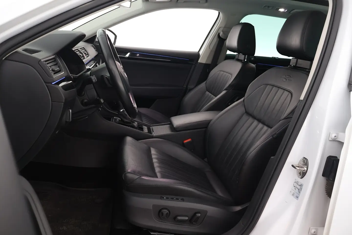 Car Image - 3Xb1gfBH5OfUhDmUNXWZVn