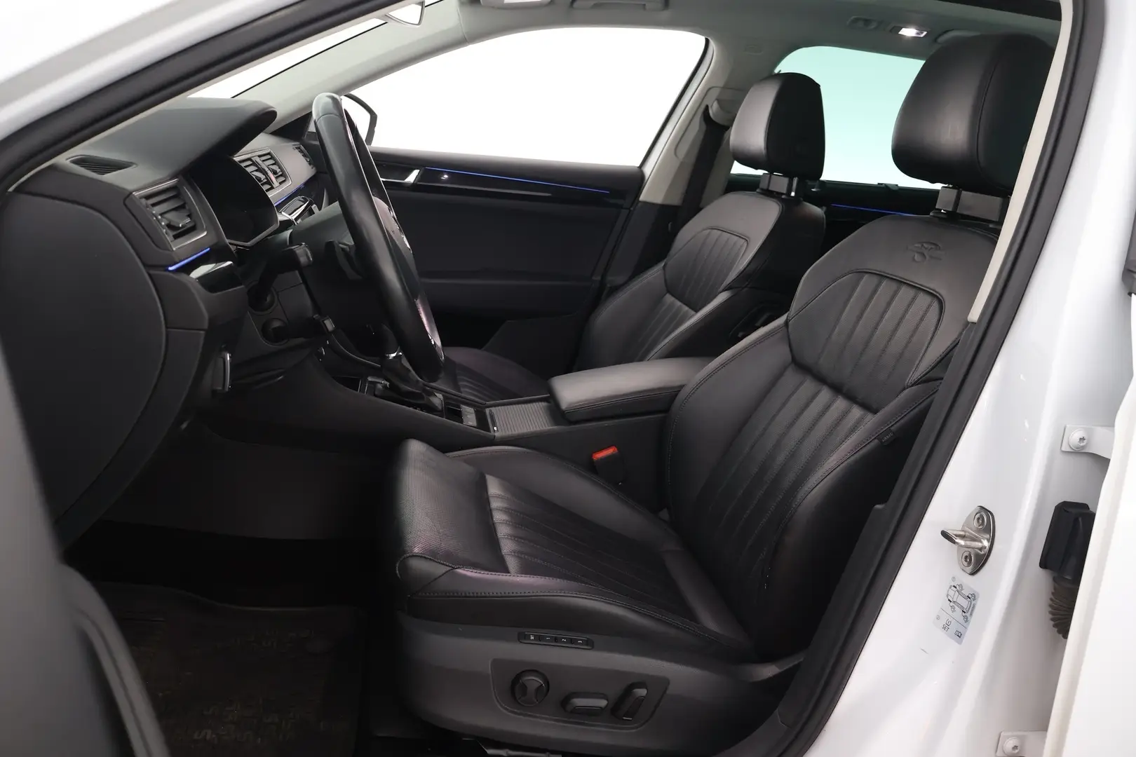 Car Image - 3Xb1gfBH5OfUhDmUNXWZVn