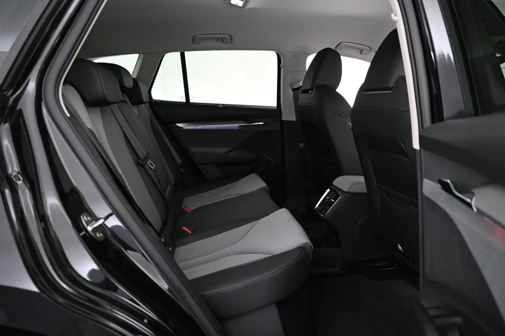 Car Image - 5l7FdlWryoDF9RRcmTrVnU