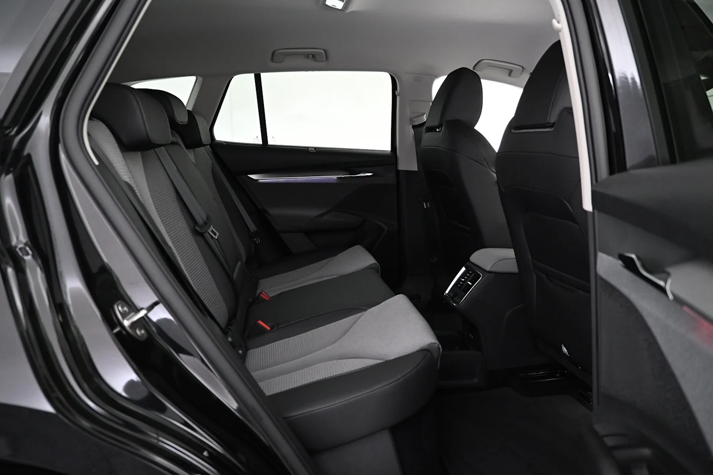 Car Image - 5l7FdlWryoDF9RRcmTrVnU