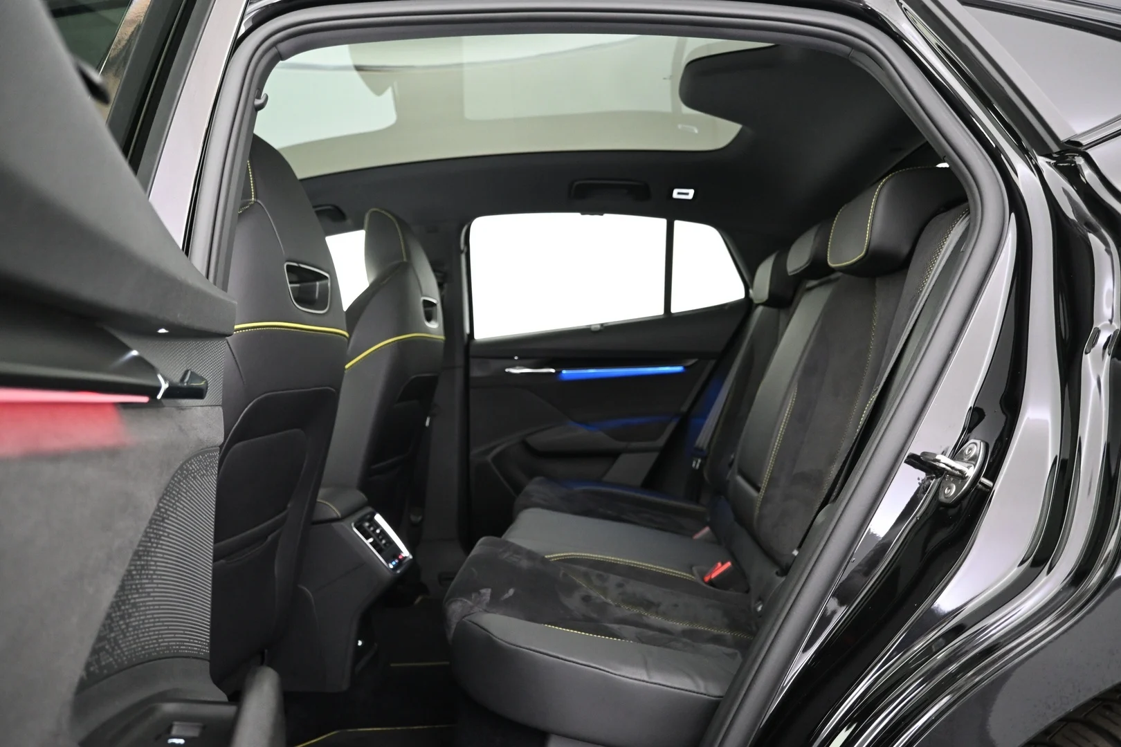 Car Image - 3yCmD1TcRSi3cwmAqdvtpU