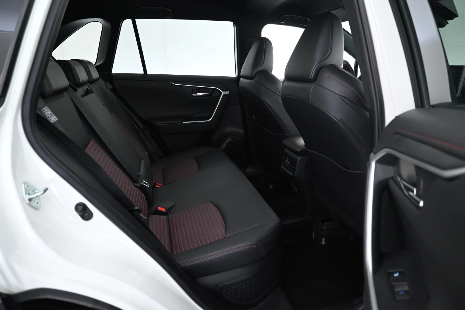 Car Image - 2reW8wtYtL92fYYKhJIJ7o