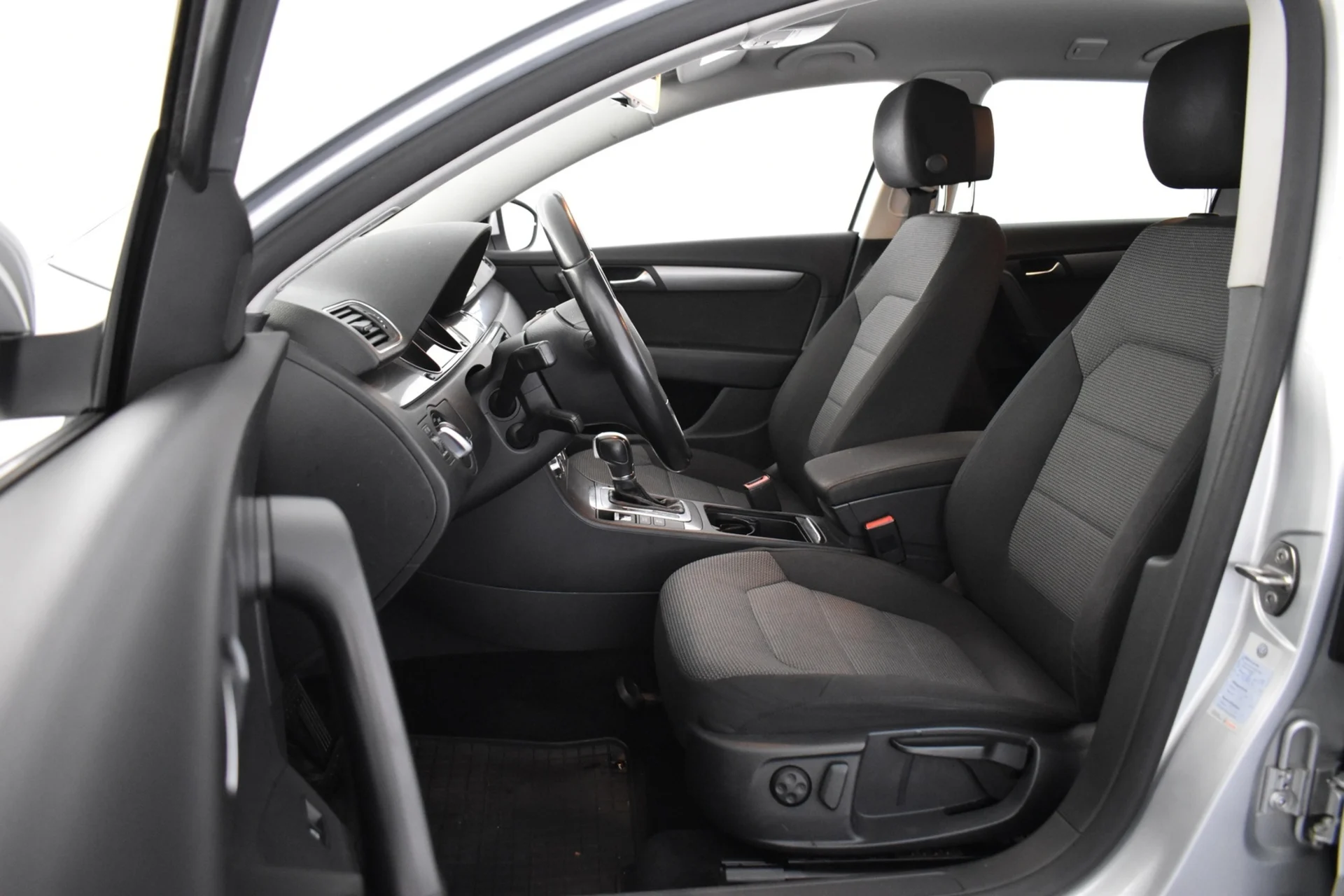 Car Image - 381DuaycJZwwMKiYXSjhyZ