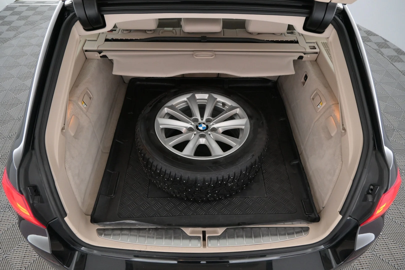 Car Image - 2vZQOpOj3PuWNVumlomGQr