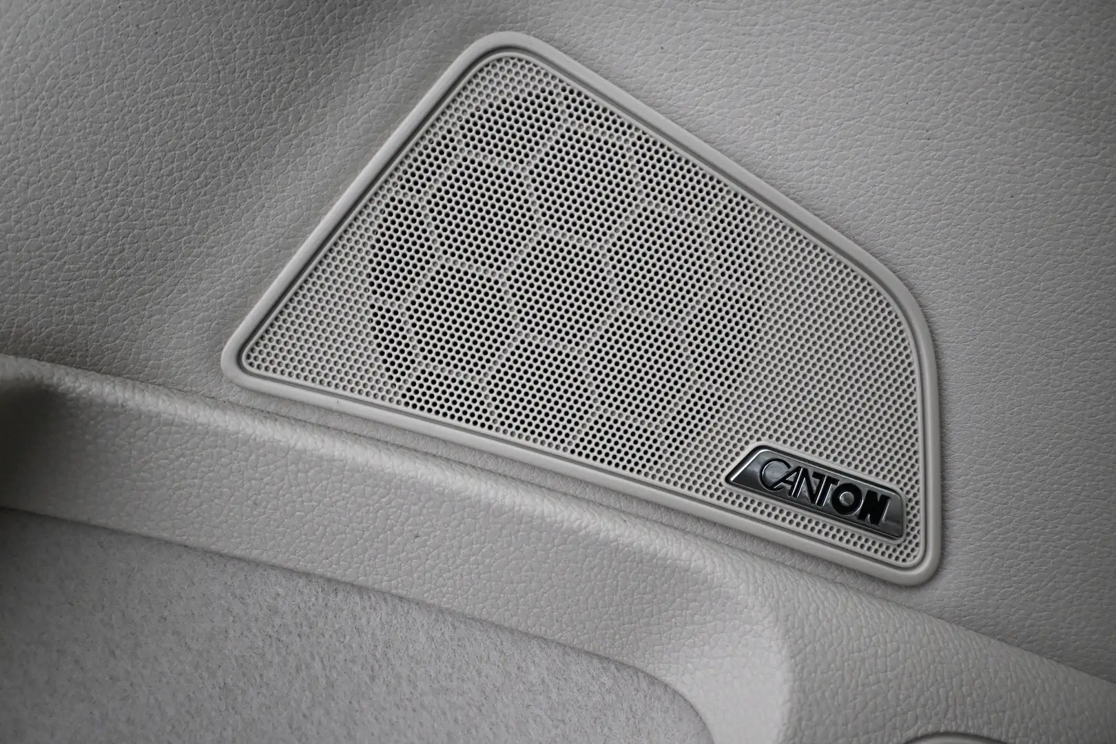 Car Image - 6O9FaZmGEMut87tKHAc1zl