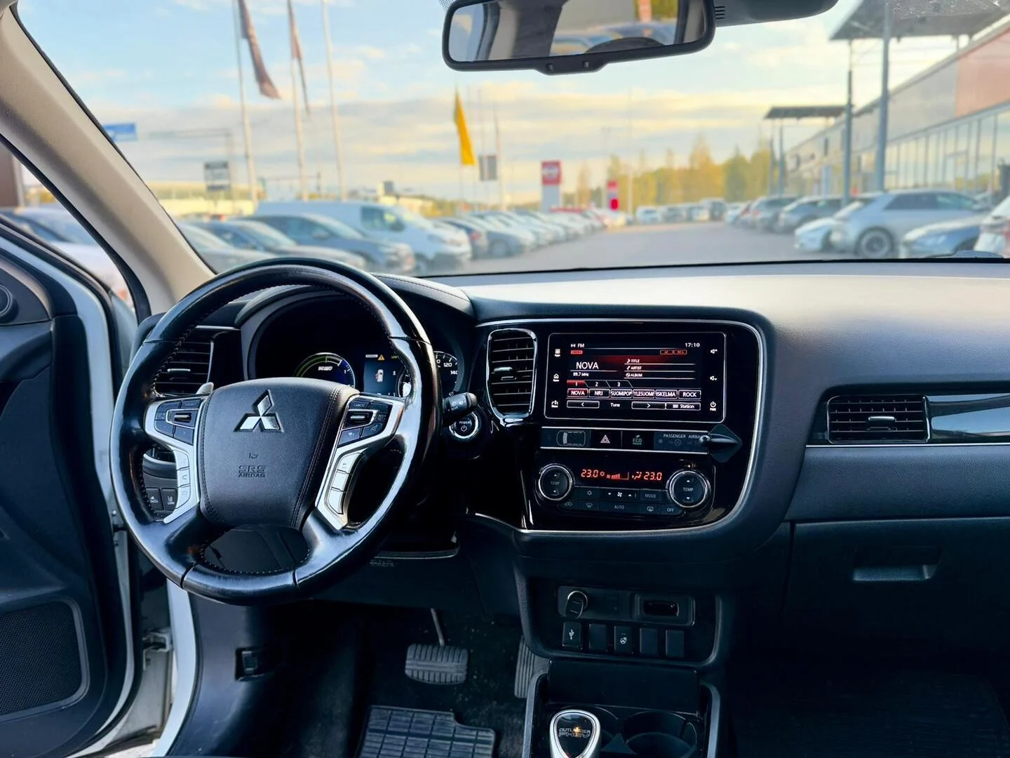 Car Image - 3SLFdLQ6mRklTEAM3xLRCX